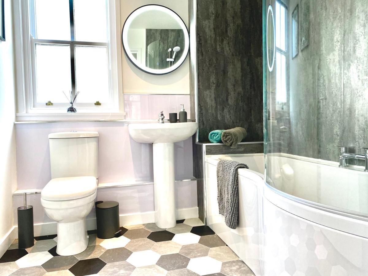 Stylish Central 2 Bedroom Apartment - Free Parking, Free Wifi Orkney Ngoại thất bức ảnh